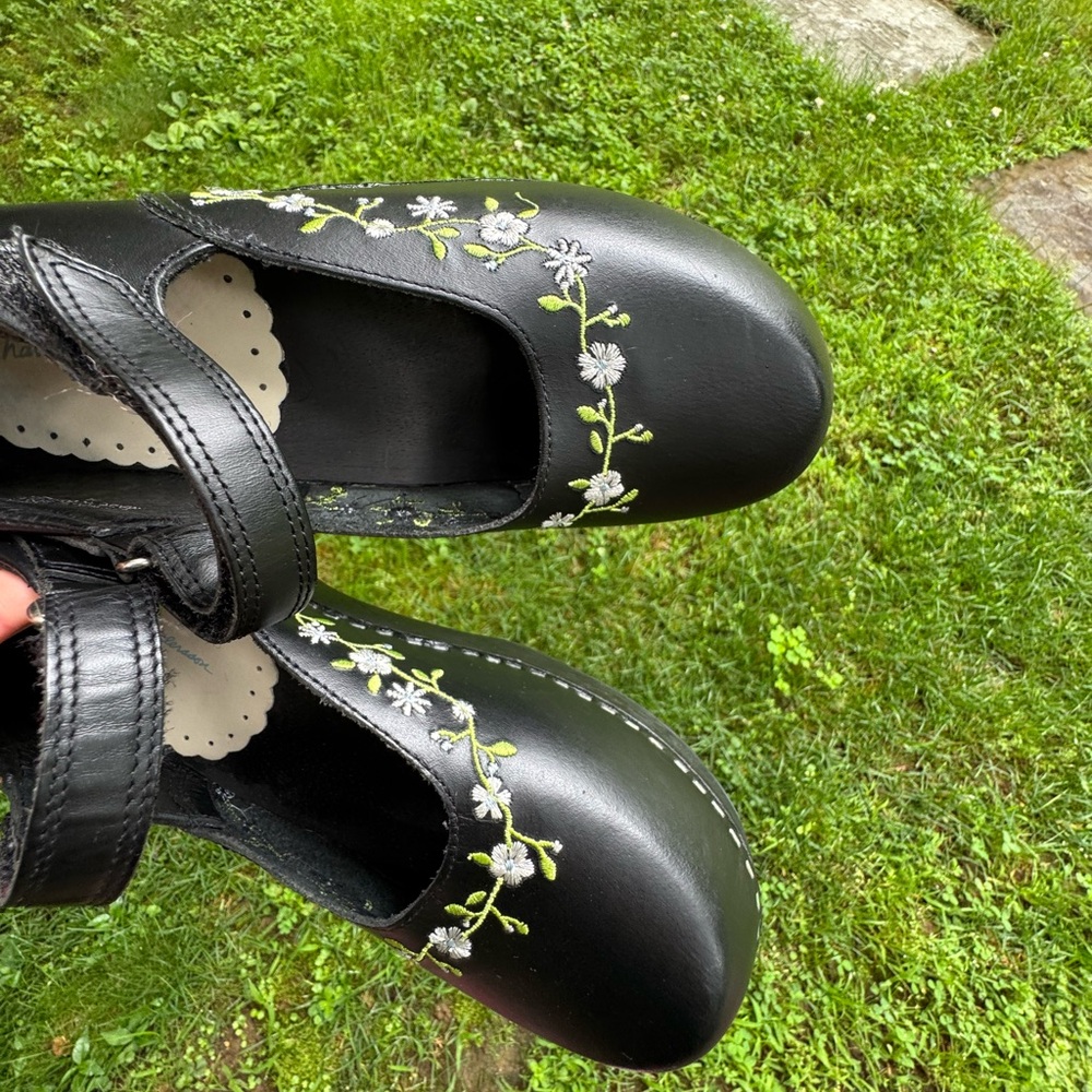 Hanna Andersson Black Leather Floral design Clogs Women’s Size 38 - Picture 12 of 12